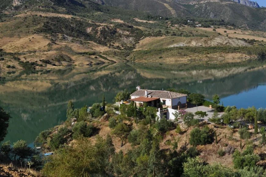 Villa en El Gastor (Ref: R5150500)