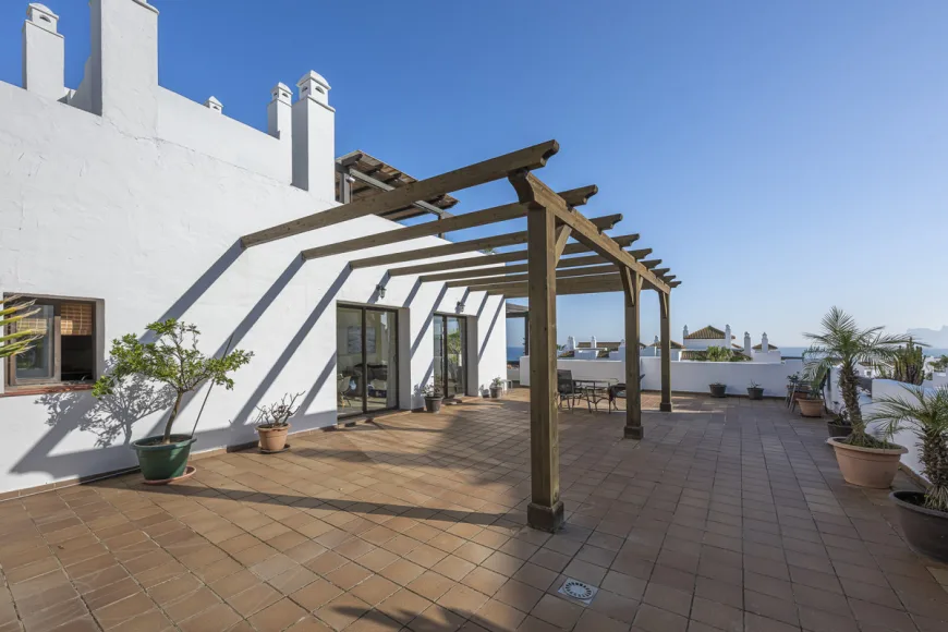Apartment in La Alcaidesa (Ref: R5342593)
