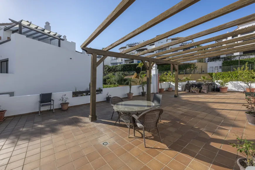 Apartment in La Alcaidesa (Ref: R5342593)