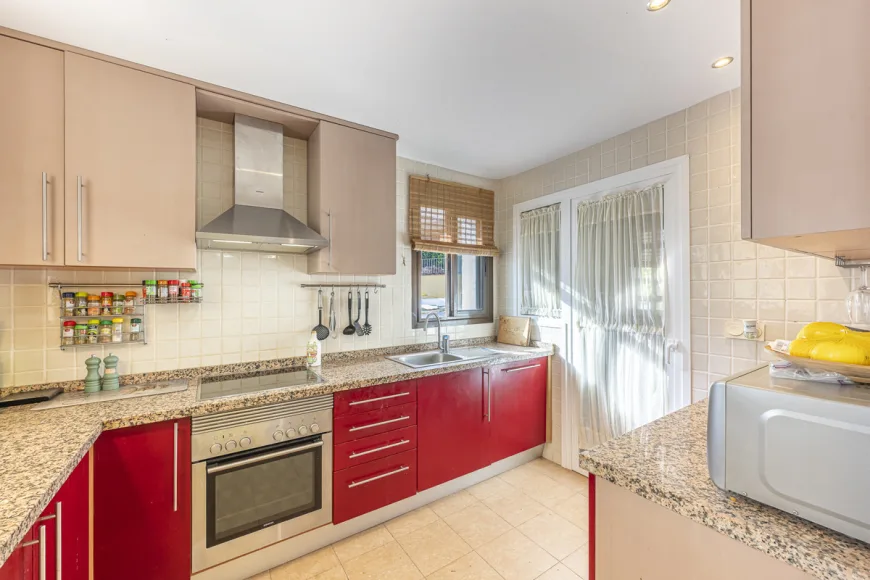 Apartment in La Alcaidesa (Ref: R5342593)