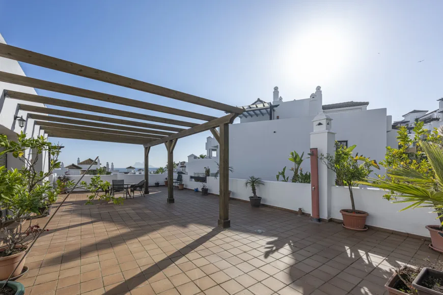 Apartment in La Alcaidesa (Ref: R5342593)