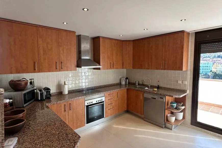 Apartment in La Alcaidesa (Ref: R5350792)