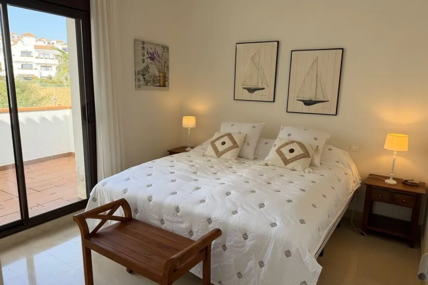 Apartment in La Alcaidesa (Ref: R5350792)