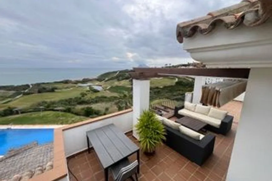 Apartment in La Alcaidesa (Ref: R5350792)