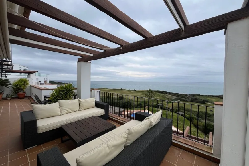 Apartment in La Alcaidesa (Ref: R5350792)
