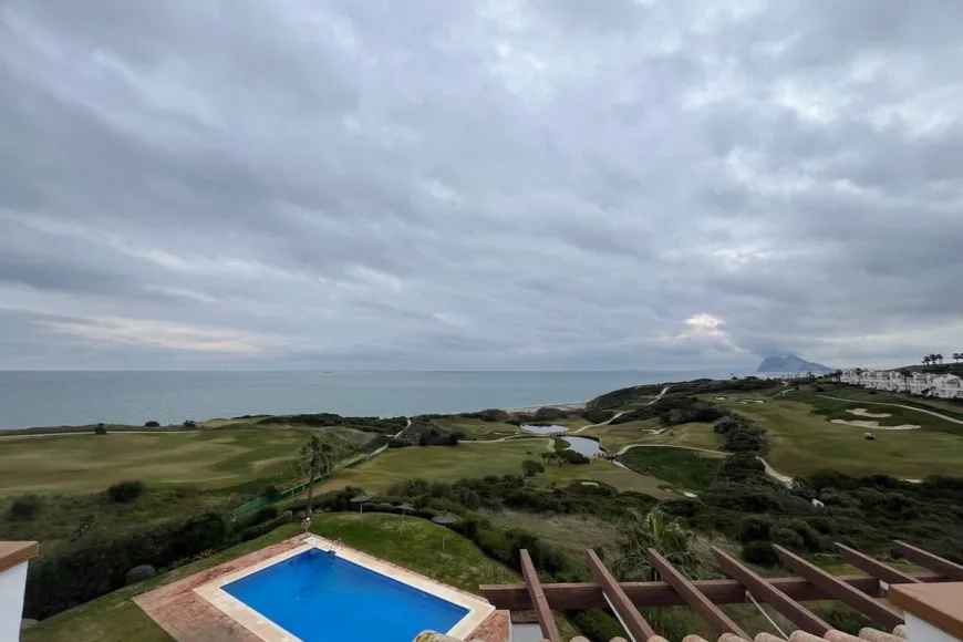 Apartment in La Alcaidesa (Ref: R5350792)