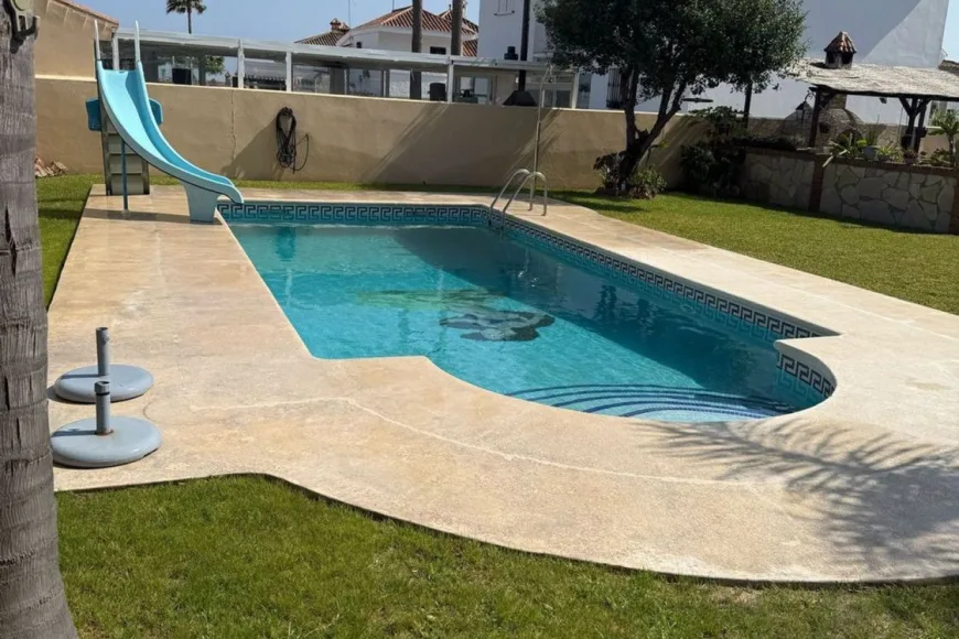 Villa in La Línea (Ref: R5350831)