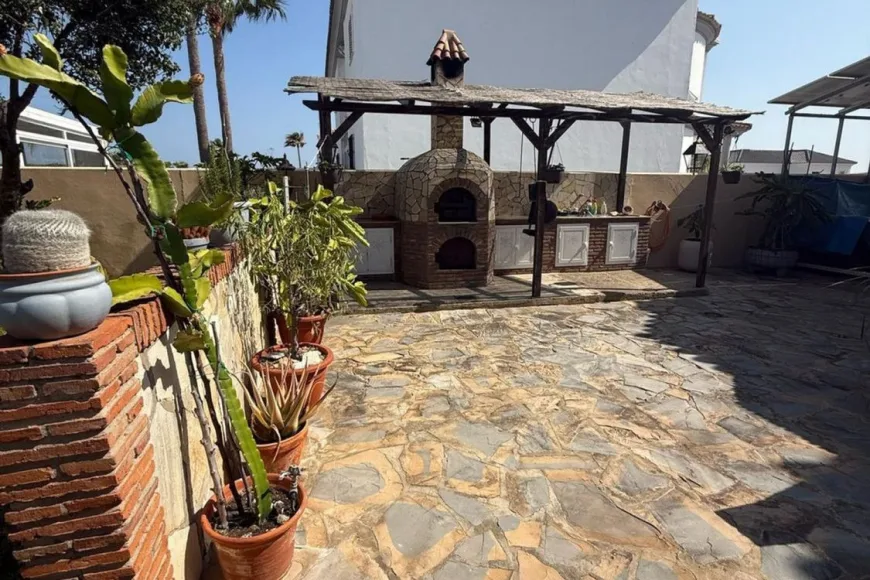 Villa in La Línea (Ref: R5350831)
